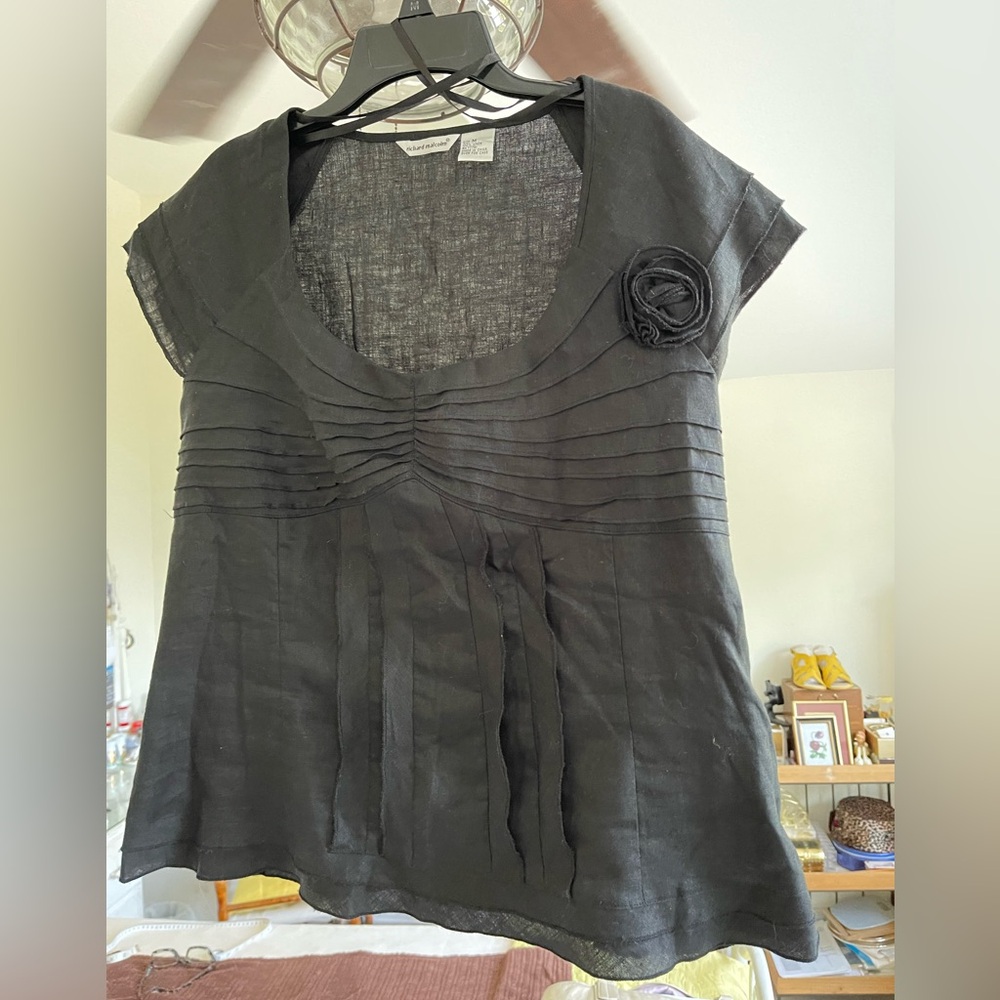 Richard Malcolm size medium black 100% linen short sleeve tailored top.
